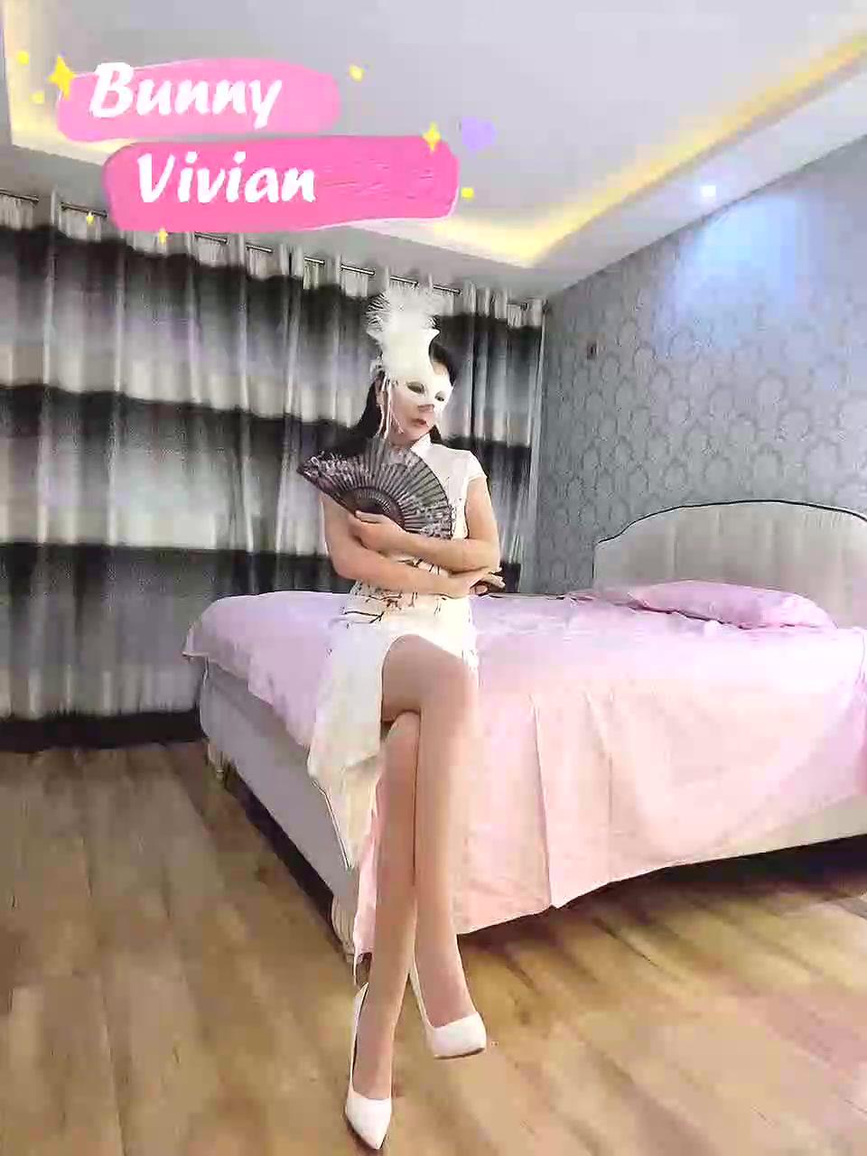 最浪推特反差婊网红【爱丝袜Vivian姐】最新定制视频-旗袍女神 极品身材 长腿炮架子 各.jpg