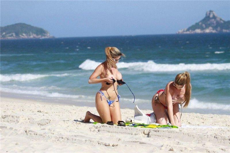 Fernanda Araldi and Larissa Gomes (Brazilian Models) sunbathing topless in Barra.jpg