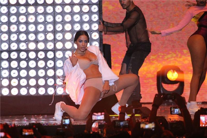 Anitta Nip Slip -31 Photos - Video--5.jpg