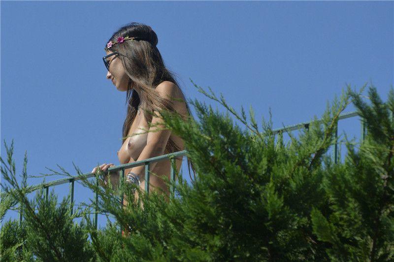 Elisabetta Gregoraci - Topless on a balcony in Porto Cervo 072816   (13).jpg