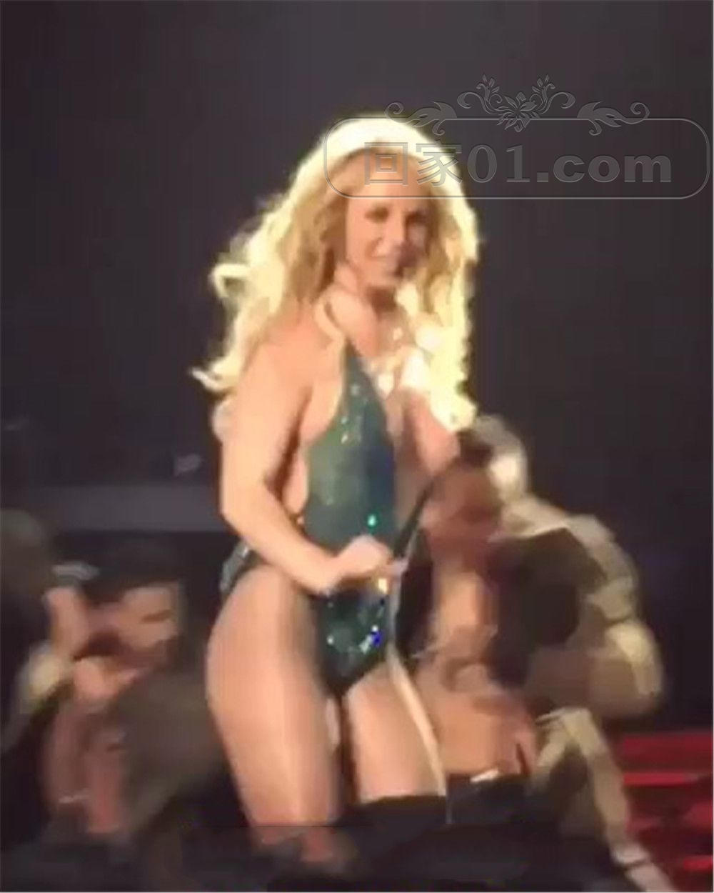 Britney_Spears_-_Wardrobe_Malfunction_at_Concert_LasVegas_480p.mkv_snapshot_00.0.jpg