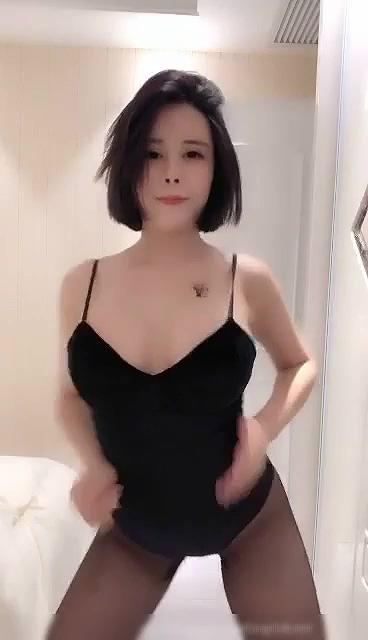 熊猫TV主播美娜酱baby被封杀后小平台大尺度表演独角戏淫语自慰女儿被爸爸内射上.mp4_2.jpg