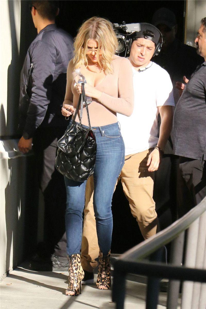 Khloe Kardashian - Braless Pokies Out In Hollywood (11528) .jpg
