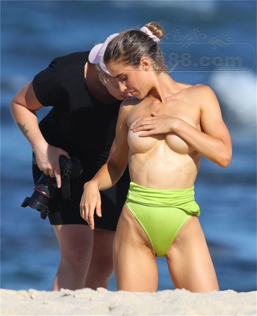 Claudia Jovanovski - flaunts her incredible figure going topless for a photoshoo.jpg