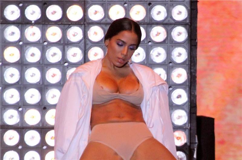 Anitta Nip Slip -31 Photos - Video--9.jpg