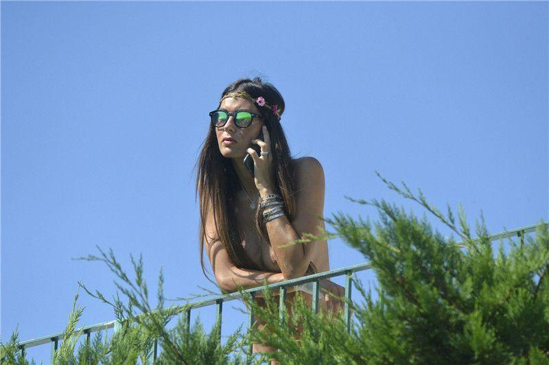 Elisabetta Gregoraci - Topless on a balcony in Porto Cervo 072816   (18).jpg
