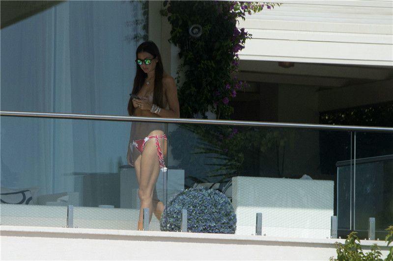 Elisabetta Gregoraci - Topless on a balcony in Porto Cervo 072816   (9).jpg
